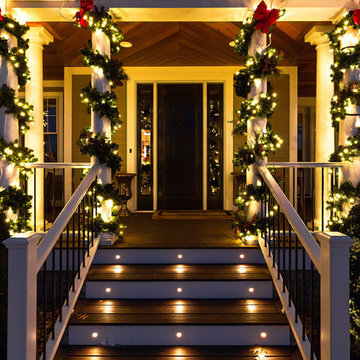 Traditional Outdoor Holiday Decor