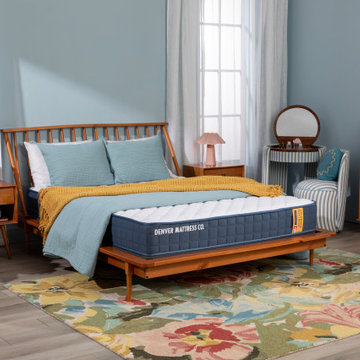 Colorful Mid-Century Comfort: A Bedroom Designed for Everyday Living
