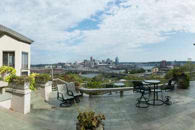 Example of a transitional patio design in Cincinnati