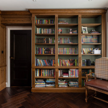 BESPOKE CLASSIC FITTED LIBRARY IN OAK