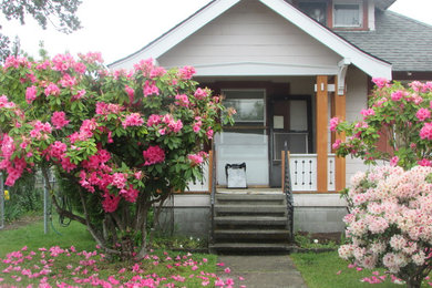 Mid-sized elegant front porch photo in Seattle with a roof extension