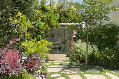 This is an example of a mid-sized contemporary drought-tolerant and full sun backyard stone garden path in Los Angeles for spring.