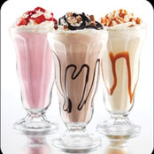 Vali Lopez's photo