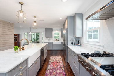 Example of a cottage kitchen design in Charleston