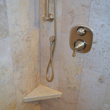 Kinder Hall Bath