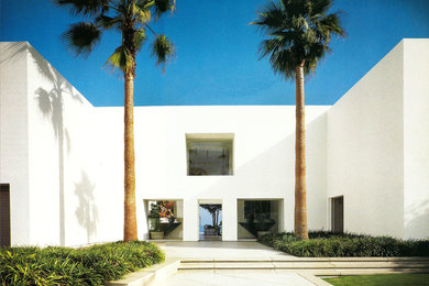 Photo of a beach style home design in Los Angeles.