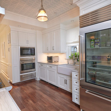CLASSIC SIX PARK AVENUE APARTMENT