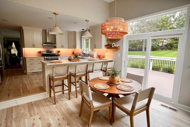 Dining room - dining room idea in Philadelphia
