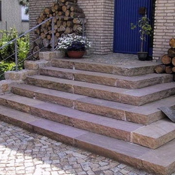 Treppe aus Sandstein-Blockstufen