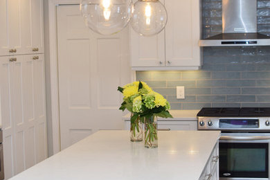 Example of a transitional kitchen design in Columbus
