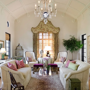 Großes, Repräsentatives, Fernseherloses Mediterranes Wohnzimmer in Austin