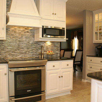 GLASS TILE BACKSPLASH