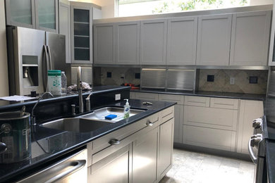 Kitchen - kitchen idea in Orlando