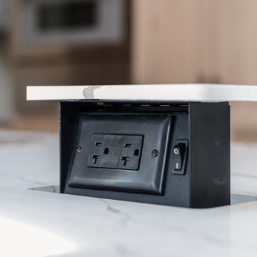 Mini S-Box Chameleon (Hidden Outlet) in Countertop