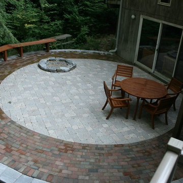 Circular Paver Patio with Seating Bench