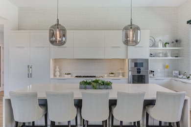 Kitchen - contemporary kitchen idea in Phoenix