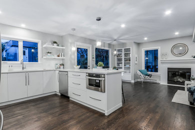 Inspiration for a mid-sized transitional kitchen remodel in Vancouver