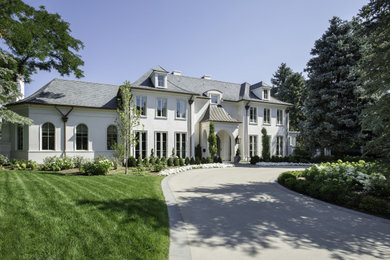 Example of a classic two-story stucco house exterior design in Denver