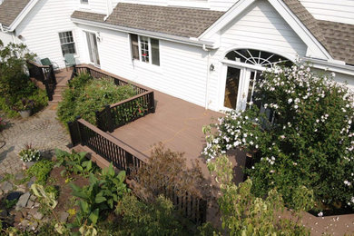 Diseño de terraza contemporánea sin cubierta en patio trasero