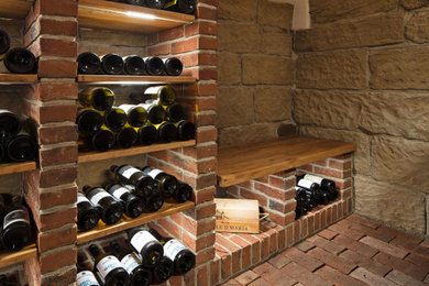 Lagerkapazität von bis 1000 Weinflaschen, die das gemauerte Weinregal aus Stein