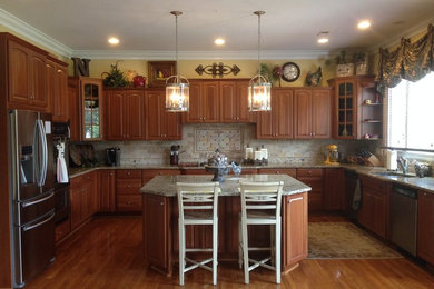 Kitchen - large traditional kitchen idea in Baltimore