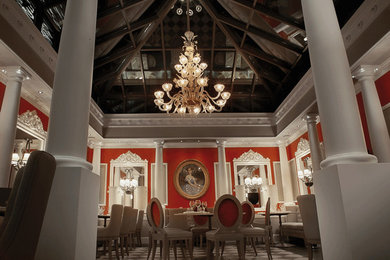 Exemple d'une grande salle à manger chic avec un mur rouge, un sol en carrelage de céramique et aucune cheminée.