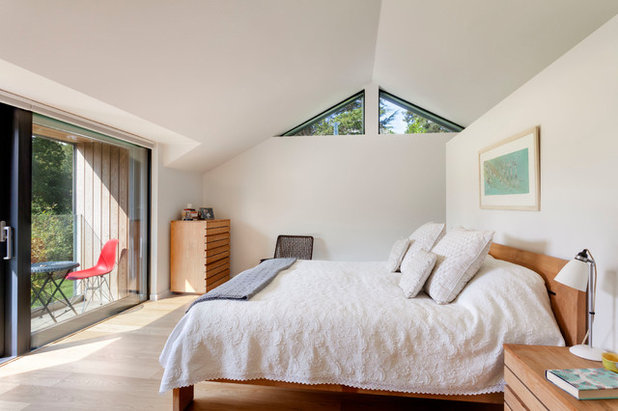 Contemporary Bedroom by Penton Architects Ltd