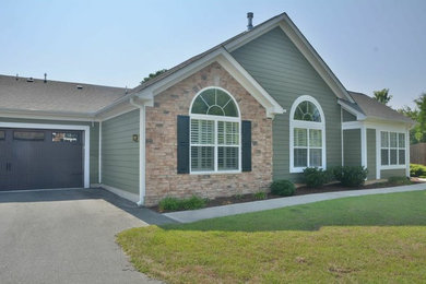 Elegant exterior home photo in Richmond