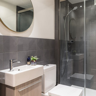 Badezimmer mit bodengleicher Dusche und Vinylboden Ideen, Design