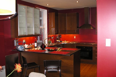 Minimalist home design photo in Montreal