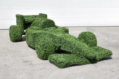 Yaz Marina topiary F1 car