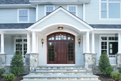 Example of a classic gray vinyl exterior home design in New York