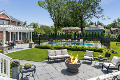 Home design - traditional home design idea in Chicago