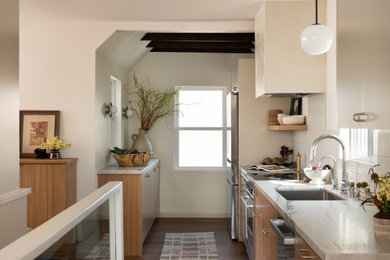 Example of a transitional kitchen design in Los Angeles