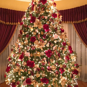 VICTORIAN HOME CUSTOM DESIGNED HOLIDAY DECOR