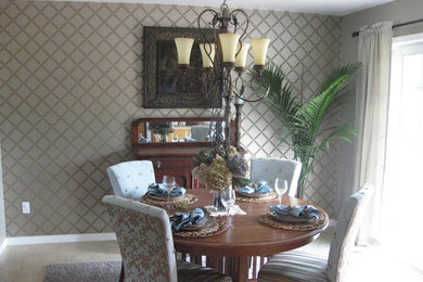 Dining room - traditional dining room idea in Toronto