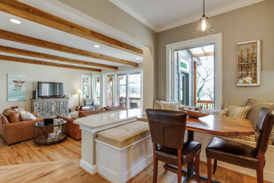 Transitional family room photo in Dallas