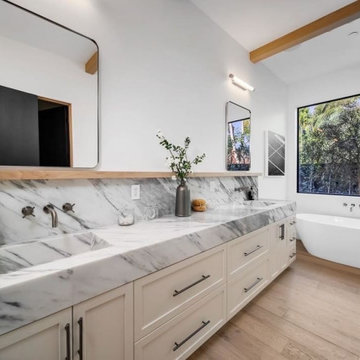 Deluxe Vanity and Kitchen Bathroom and Kitchen Fixtures
