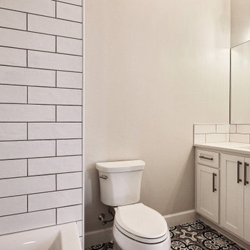 L-Shaped Home : Kid's Bathroom