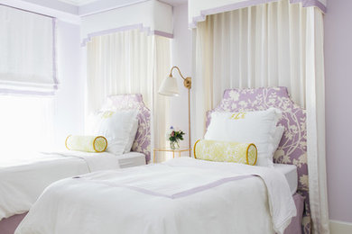 Example of a transitional kids' room design in Chicago