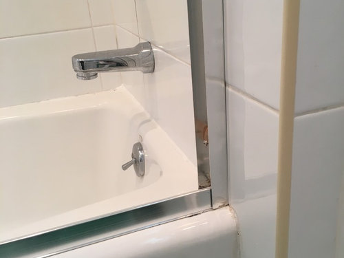 Shower Door Leakage Caulk Or Silicone, Should I Caulk Around Bathtub Faucet