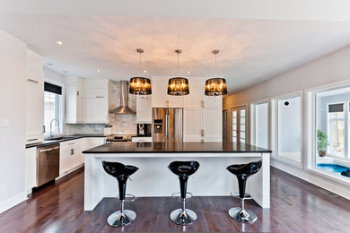Inspiration for a kitchen remodel in Montreal
