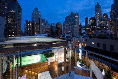 Example of a trendy deck design in New York