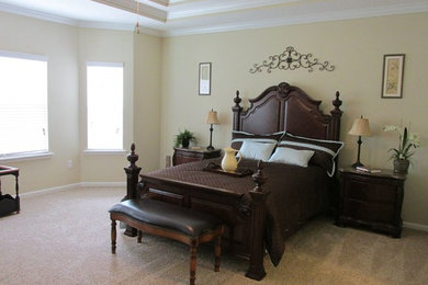 Inspiration for a timeless bedroom remodel in Jacksonville