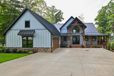 Exterior home photo in Cleveland