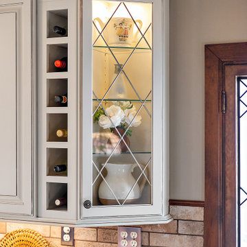 Starmark Maple Ridgeville Kitchen in Macadamia & Shale w/ Chocolate Glaze