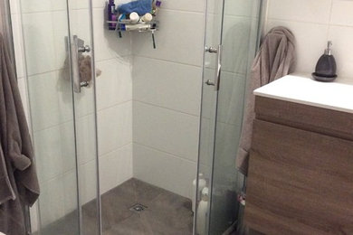 Inspiration for a contemporary bathroom remodel in Perth