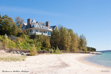 Example of an exterior home design in Chicago