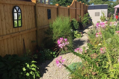 Inspiration for a traditional landscaping in New York.