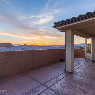 High Ridge Drive: Patio